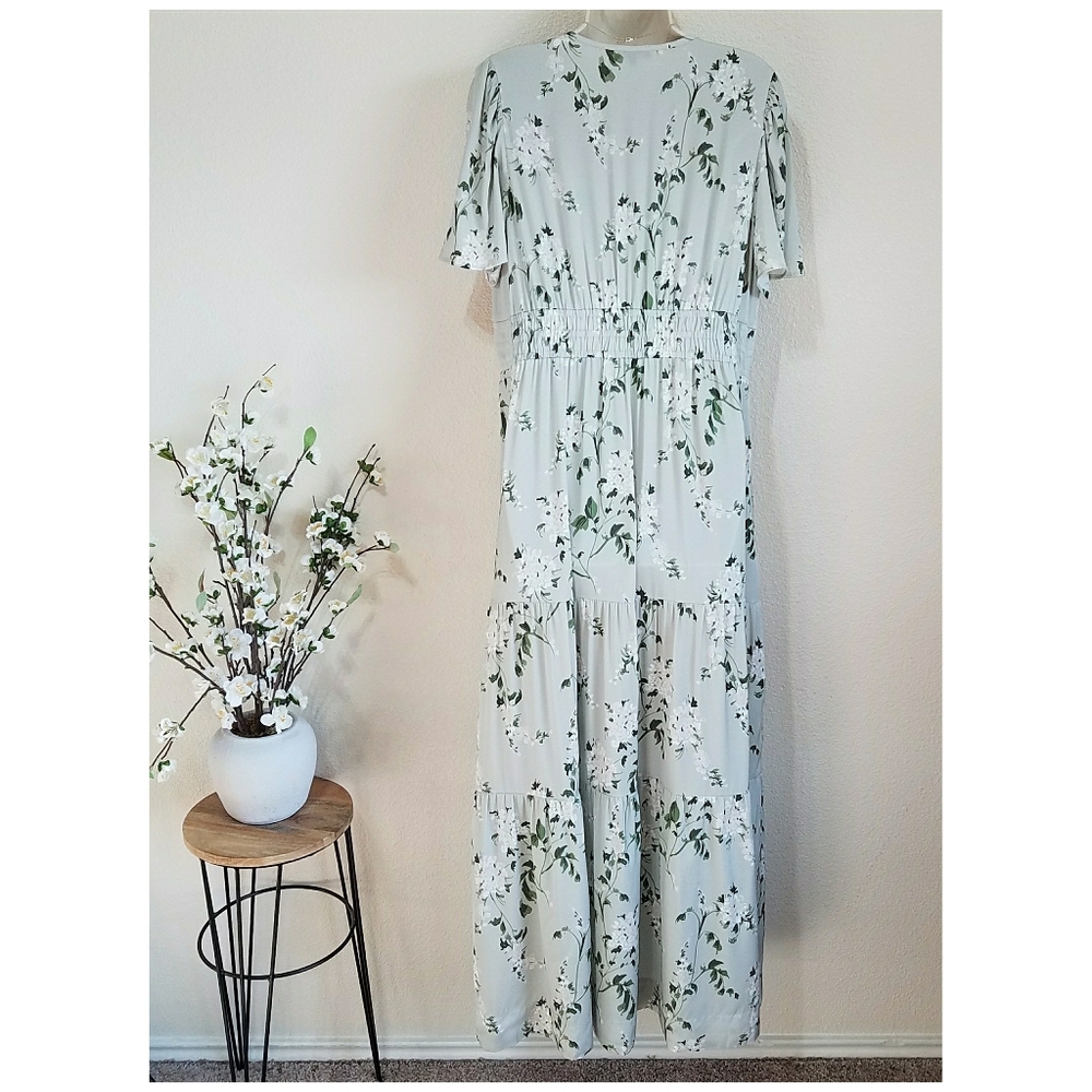 QUINCE Floral Silk Blend Tiered Maxi Dress in Jasmine Vines - Picture 4 of 11